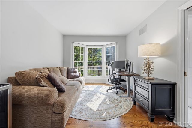 832 Wexford Court, Naperville, IL 60540