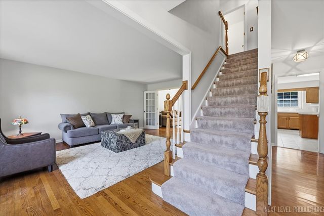 832 Wexford Court, Naperville, IL 60540