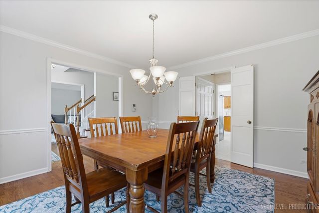 832 Wexford Court, Naperville, IL 60540