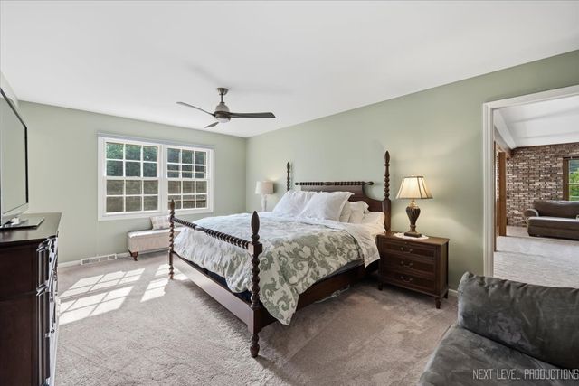 832 Wexford Court, Naperville, IL 60540