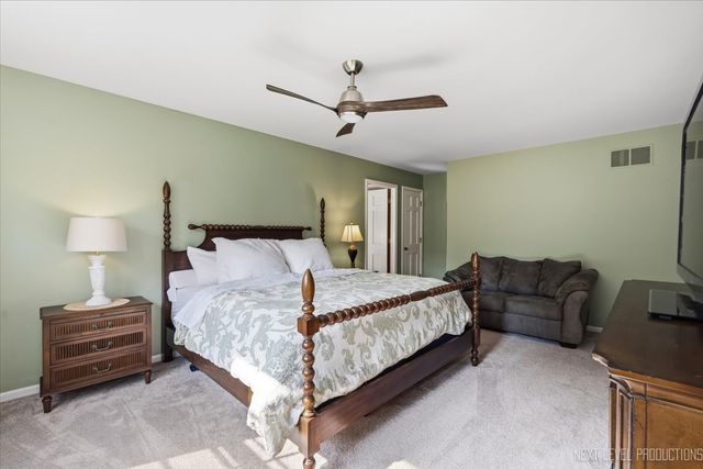 832 Wexford Court, Naperville, IL 60540