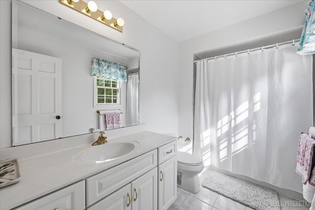 832 Wexford Court, Naperville, IL 60540