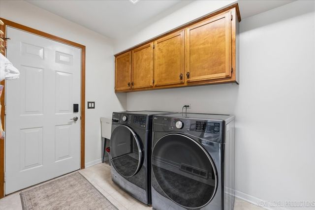 832 Wexford Court, Naperville, IL 60540