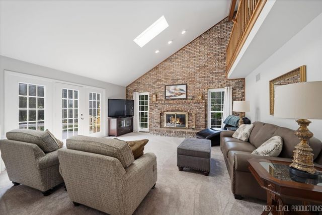 832 Wexford Court, Naperville, IL 60540