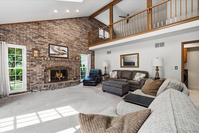 832 Wexford Court, Naperville, IL 60540