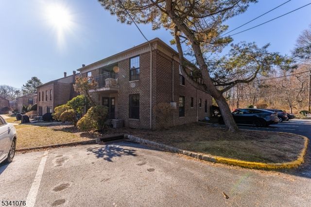 323 Gill Ln 5B, Woodbridge Twp., NJ 08830