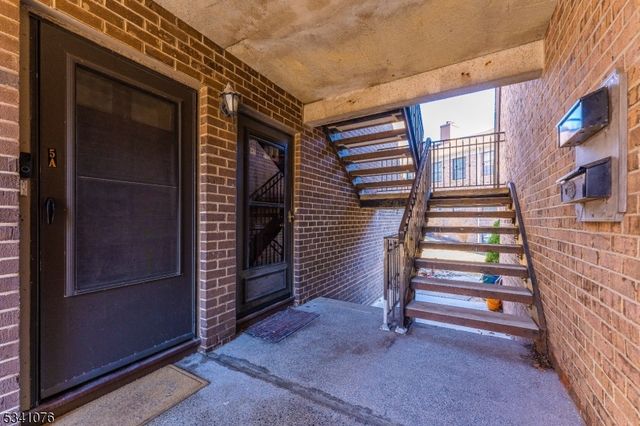 323 Gill Ln 5B, Woodbridge Twp., NJ 08830