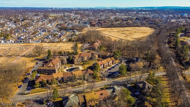 323 Gill Ln 5B, Woodbridge Twp., NJ 08830