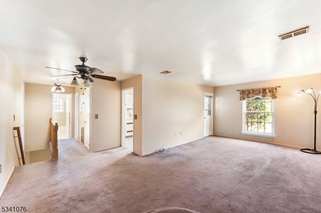 323 Gill Ln 5B, Woodbridge Twp., NJ 08830