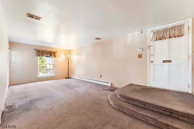 323 Gill Ln 5B, Woodbridge Twp., NJ 08830
