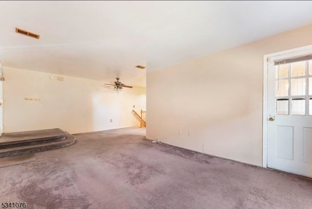 323 Gill Ln 5B, Woodbridge Twp., NJ 08830