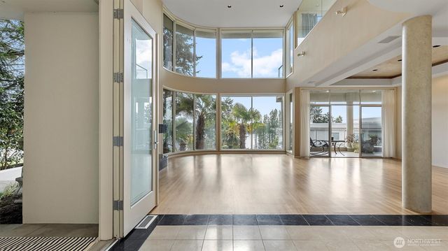 4812 Lake Washington Blvd NE, Kirkland, WA 98033
