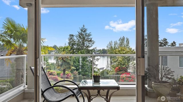 4812 Lake Washington Blvd NE, Kirkland, WA 98033