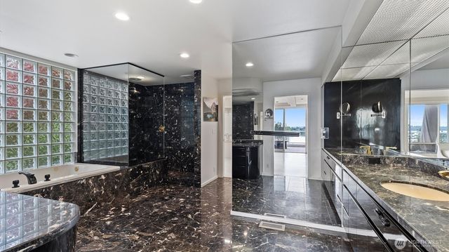 4812 Lake Washington Blvd NE, Kirkland, WA 98033