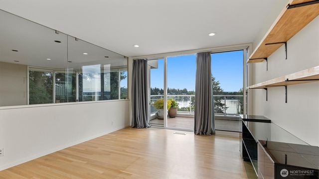 4812 Lake Washington Blvd NE, Kirkland, WA 98033