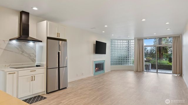 4812 Lake Washington Blvd NE, Kirkland, WA 98033
