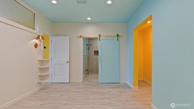 4812 Lake Washington Blvd NE, Kirkland, WA 98033