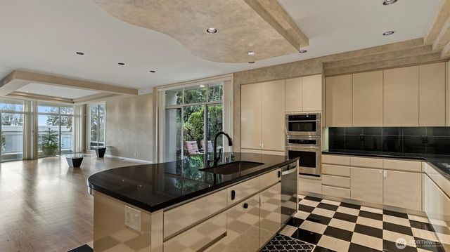 4812 Lake Washington Blvd NE, Kirkland, WA 98033