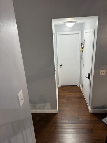 689 S Shannon Drive, Romeoville, IL 60446