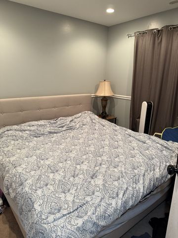 689 S Shannon Drive, Romeoville, IL 60446