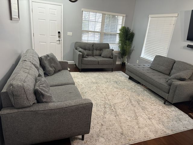 689 S Shannon Drive, Romeoville, IL 60446