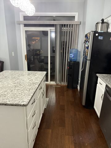 689 S Shannon Drive, Romeoville, IL 60446