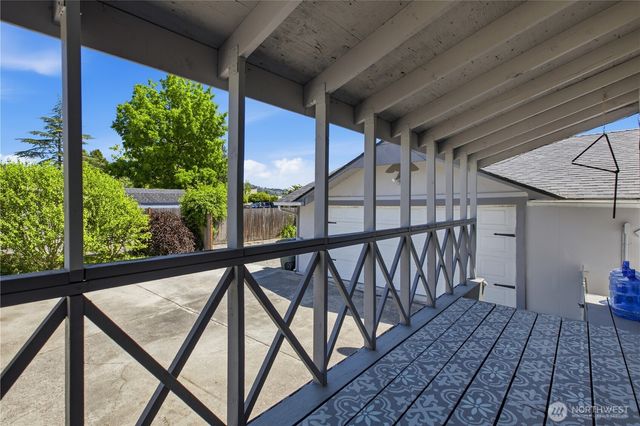 1718 Langdon Street, Sumner, WA 98390