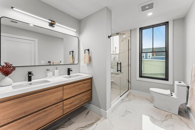 106 Moore St 8, Boston, MA 02128