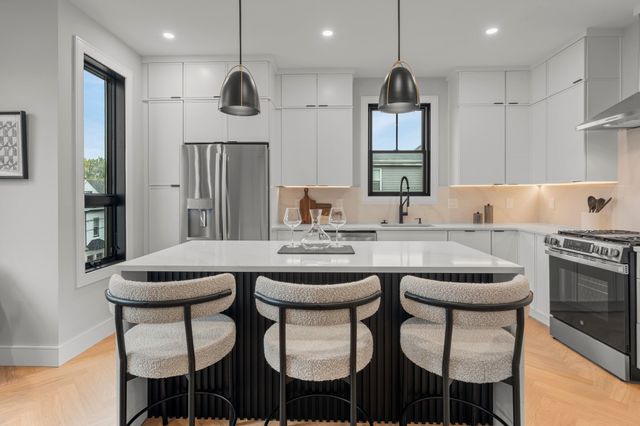 106 Moore St 8, Boston, MA 02128