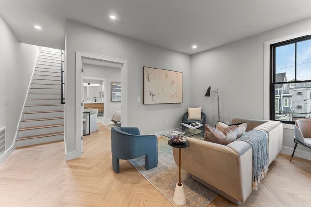 106 Moore St 8, Boston, MA 02128