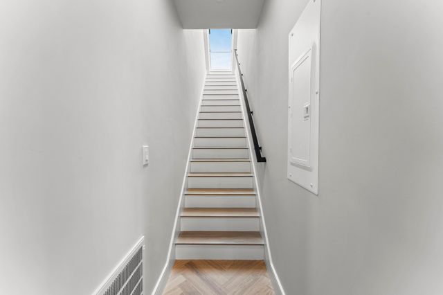 106 Moore St 8, Boston, MA 02128