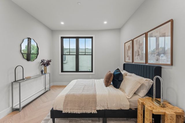 106 Moore St 8, Boston, MA 02128