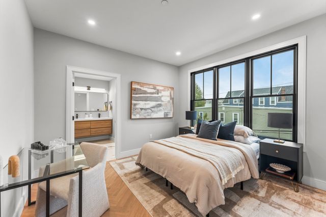 106 Moore St 8, Boston, MA 02128