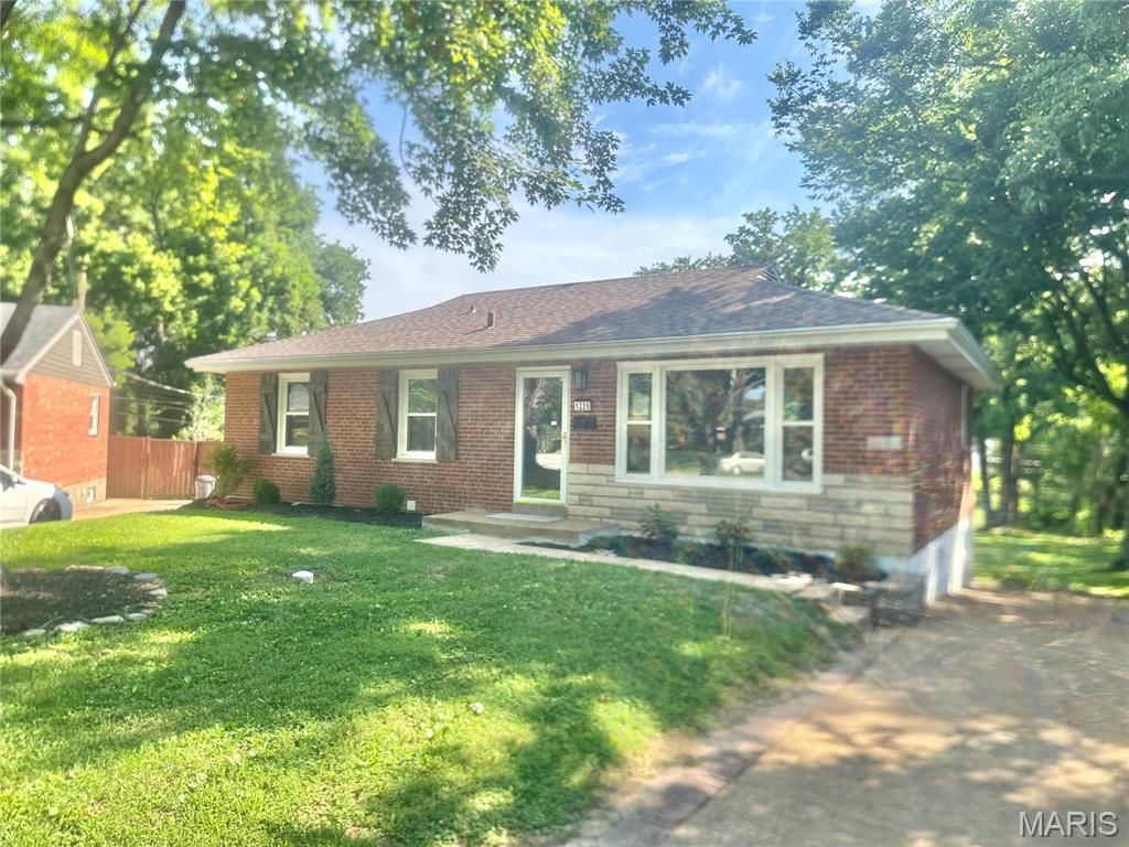1226 Oakleaf Drive, St Louis, MO 63119