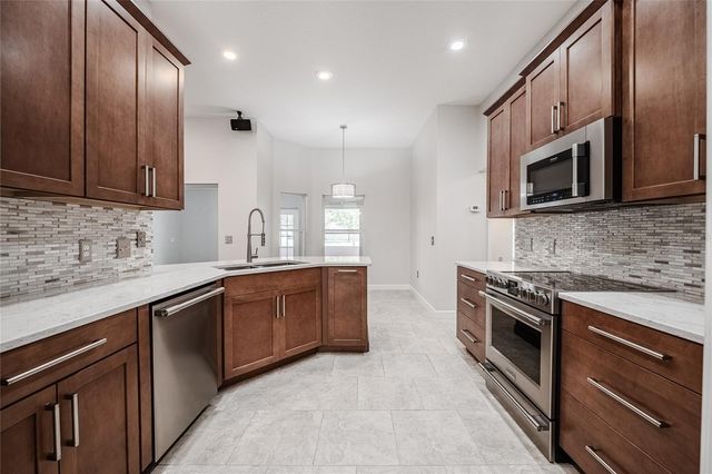 214 AMBERLY WAY, Auburndale, FL 33823