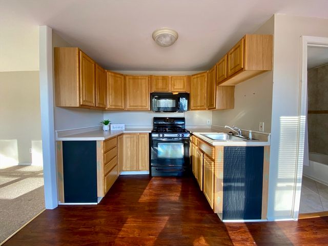 12 Cedar 3, Holliston, MA 01746