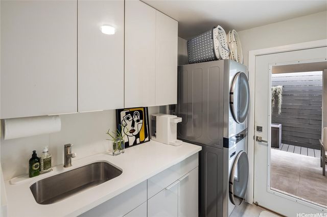 1398 Miloiki Street, Honolulu, HI 96825