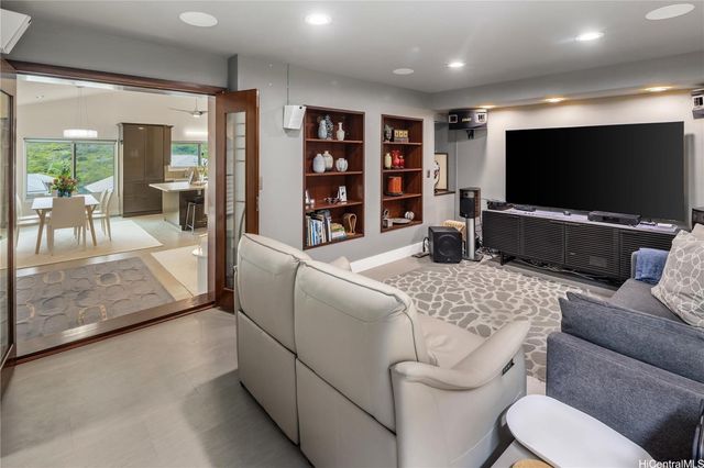 1398 Miloiki Street, Honolulu, HI 96825