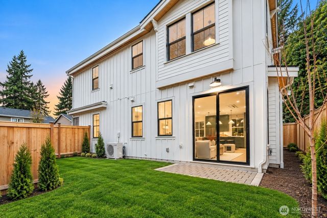 10612 NE 54th Lane, Kirkland, WA 98033