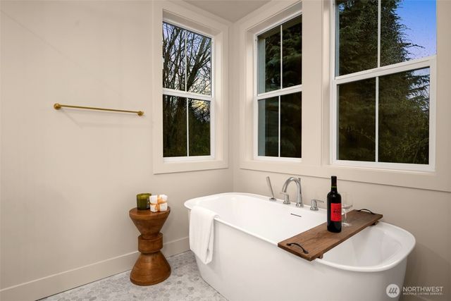 10612 NE 54th Lane, Kirkland, WA 98033