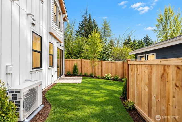 10612 NE 54th Lane, Kirkland, WA 98033
