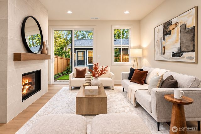 10612 NE 54th Lane, Kirkland, WA 98033