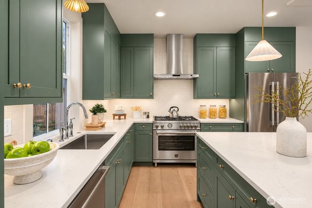 10612 NE 54th Lane, Kirkland, WA 98033