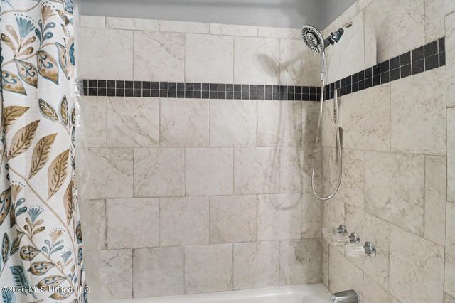 6625 Oakbrook Drive, Ocean Springs, MS 39564