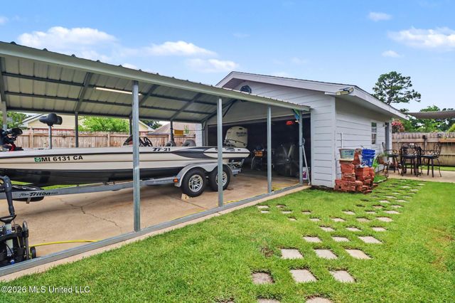 6625 Oakbrook Drive, Ocean Springs, MS 39564