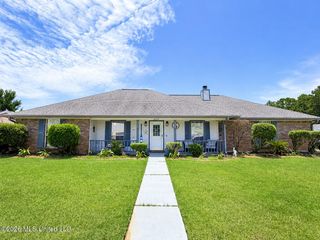 6625 Oakbrook Drive, Ocean Springs, MS 39564