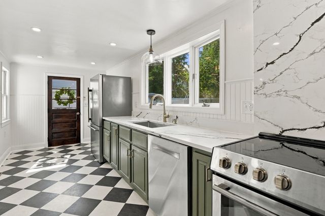 8 Agate Avenue, Worcester, MA 01604
