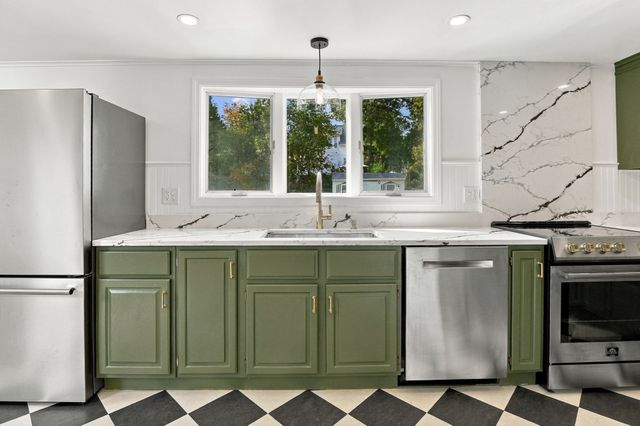 8 Agate Avenue, Worcester, MA 01604