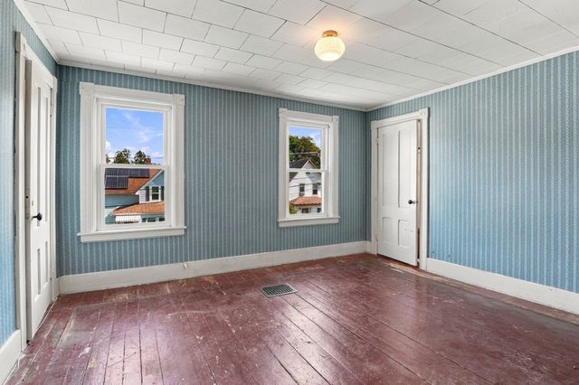 8 Agate Avenue, Worcester, MA 01604