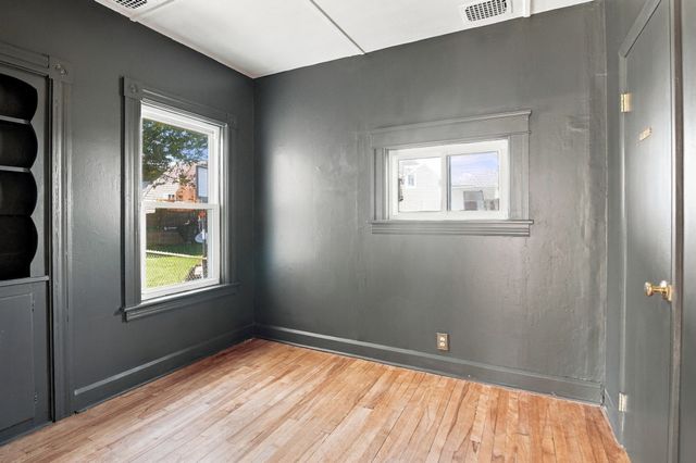 8 Agate Avenue, Worcester, MA 01604